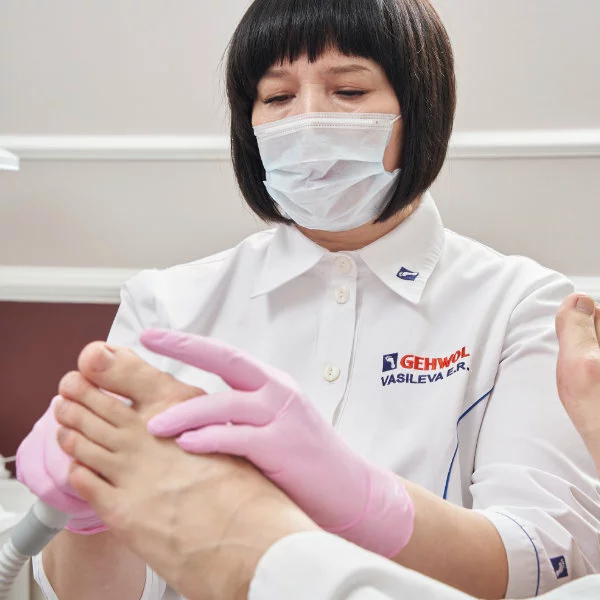  Hospital doctors examine patients so that