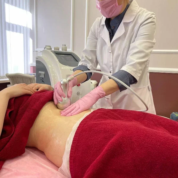  Hospital doctors examine patients so that