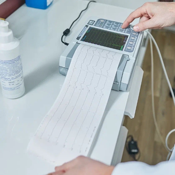  Hospital doctors examine patients so that