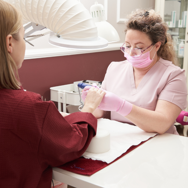  Hospital doctors examine patients so that