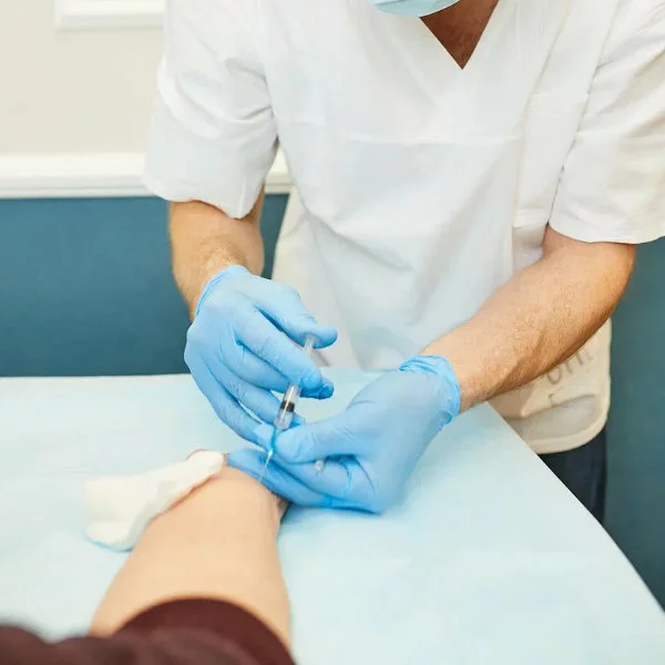  Hospital doctors examine patients so that